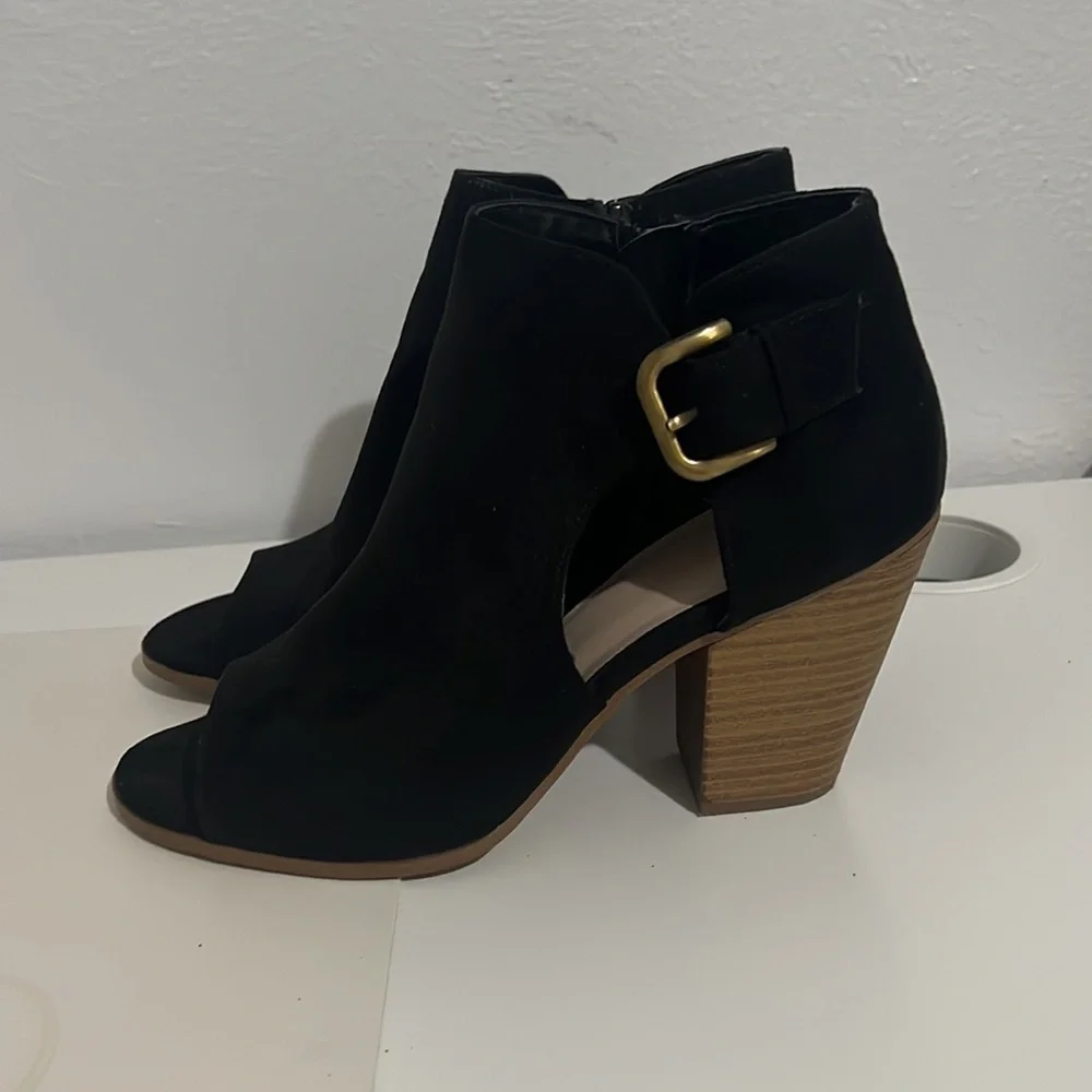 Open toed booties - Picture 2 of 7